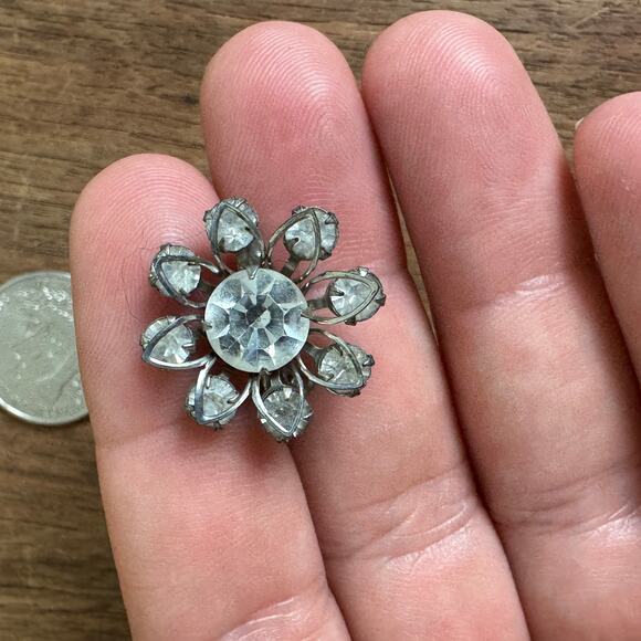 Vintage‎ Silver tone white rhinestone Floral Collar Pin Brooch Pair Set of 2 - Picture 3 of 7